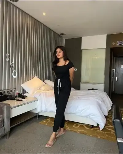Call Girls Service in Samanda